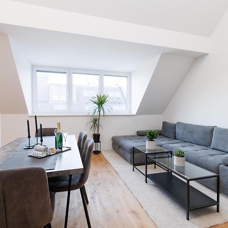 Symphony Apartments 41 - Modern Loft With Terrace And Grill In Central Location Wenen Buitenkant foto