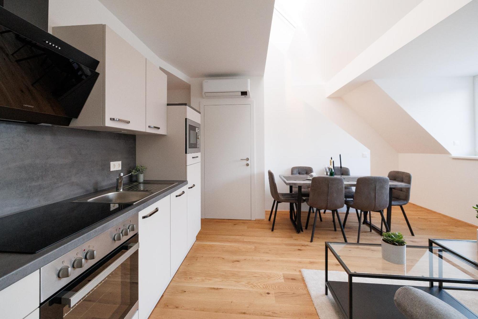 Symphony Apartments 41 - Modern Loft With Terrace And Grill In Central Location Wenen Buitenkant foto